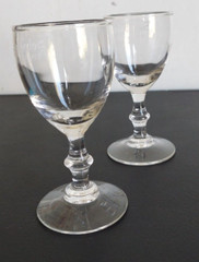 SEBASTIANI VINEYARDS SOUVENIR WINE GLASS SET. ANNULAR MEDIAL KNOP STEM