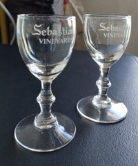 SEBASTIANI VINEYARDS SOUVENIR WINE GLASS SET. ANNULAR MEDIAL KNOP STEM