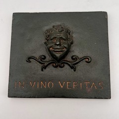 Metal VTG “In Vino Veritas” Plaque “In Wine There Is Truth” Raised Smiling Face
