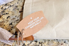 Domaine Chandon Insulated Washable Paper Chiller Bag – New with tags Travel Tote