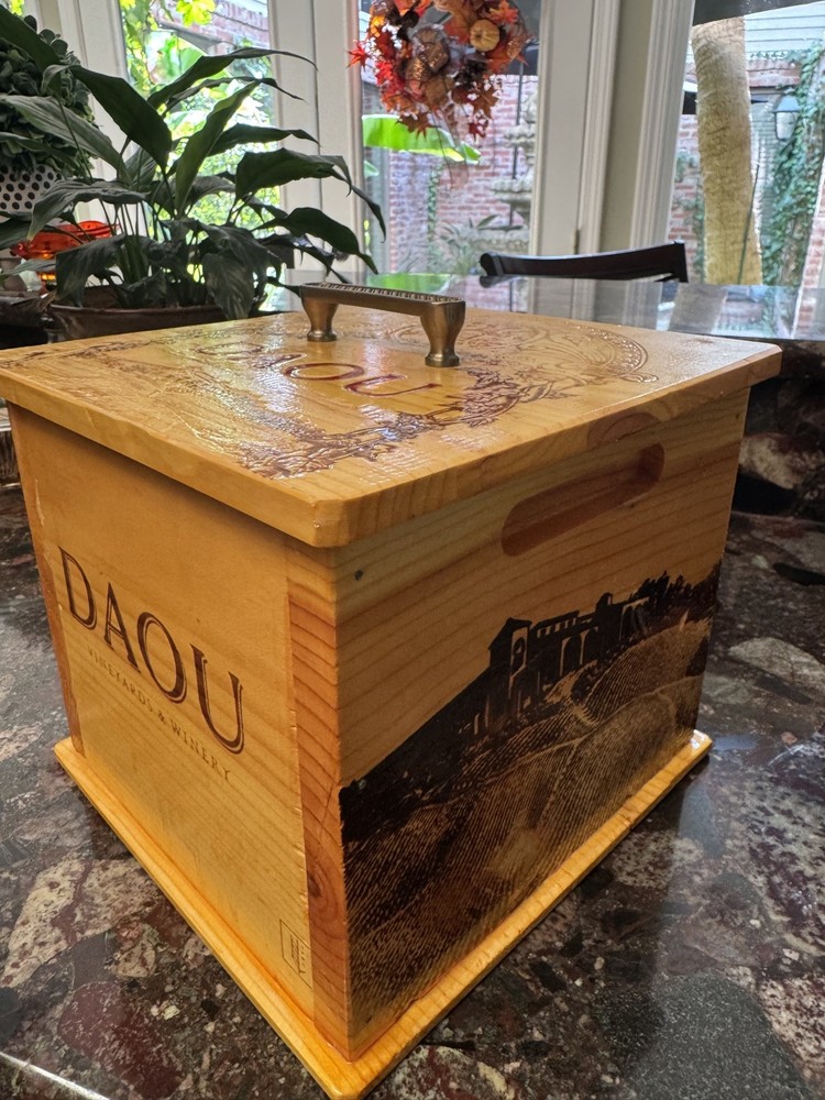 DAOU Wine Varnished Box w Lid. Paso Robles CA 8.5” Tall x 9.25” wide. Pls Read