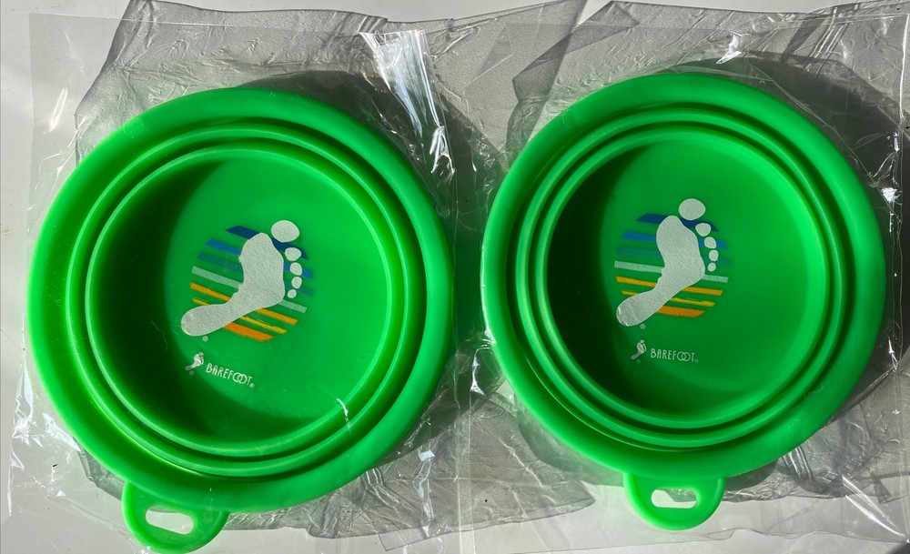 2 Barefoot Winery Advertising Collapsible Rubber Dog Bowl Wine