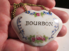 4 PORCELAIN HAND PAINTED LIQUOR TAG LABELS SCOTCH GIN BOURBON RYE VTG – TUB SCCC