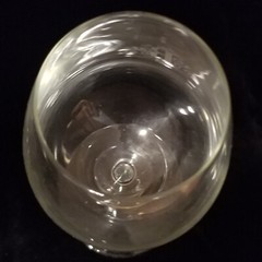Wine Glass with Lovely Ornate « B » Logo – White Artwork – 8-1/2&Prime; Tall