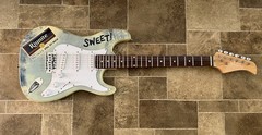 Riunite Wine Electric Promotional Guitar Game Room Man Cave Bar Pub Music Beer