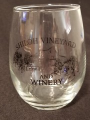 Shiloh Vineyard and Winery WaKeeney KS – Wine Glass – Black Artwork: 3-3/4&Prime; Tall