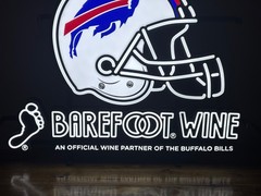 BAREFOOT WINE BUFFALO BILLS NFL LED BAR SIGN MAN CAVE GARAGE DECOR FOOTBALL SIGN