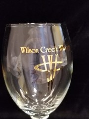Wilson Creek Winery – Temecula, California – Wine Glass – Gold Artwork 7&Prime; Tall *