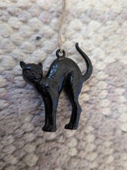 Vintage Zeller Schwarze Katz Wine Bottle black cat charm Plastic