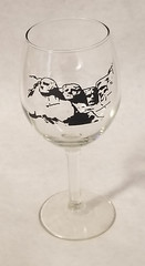 Mount Rushmore – Wine Glass – 7&Prime; Tall – Graphics are of Historic Mount Rushmore