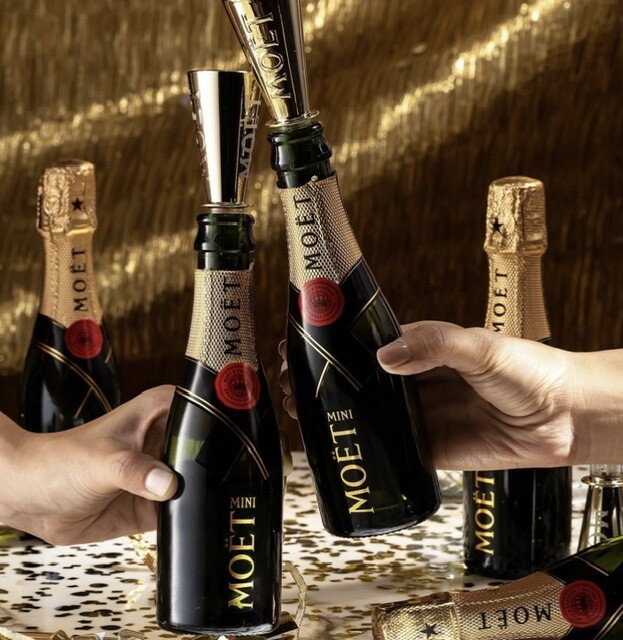 Moet Chandon Champagne Sipper 187ml mini bottle flute topper – set of 2 pcs.