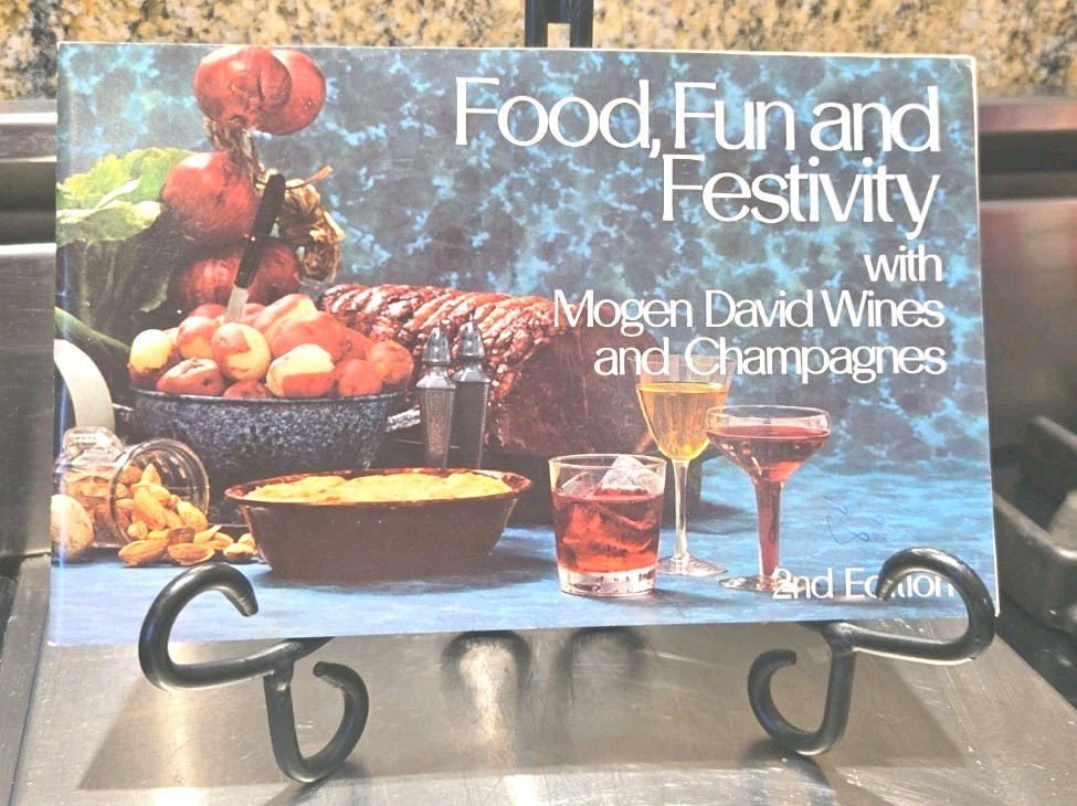 Vintage Food Fun & Festivities Pamphlet Pictures Mogen David Wine & Champagne!
