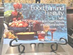 Vintage Food Fun & Festivities Pamphlet Pictures Mogen David Wine & Champagne!