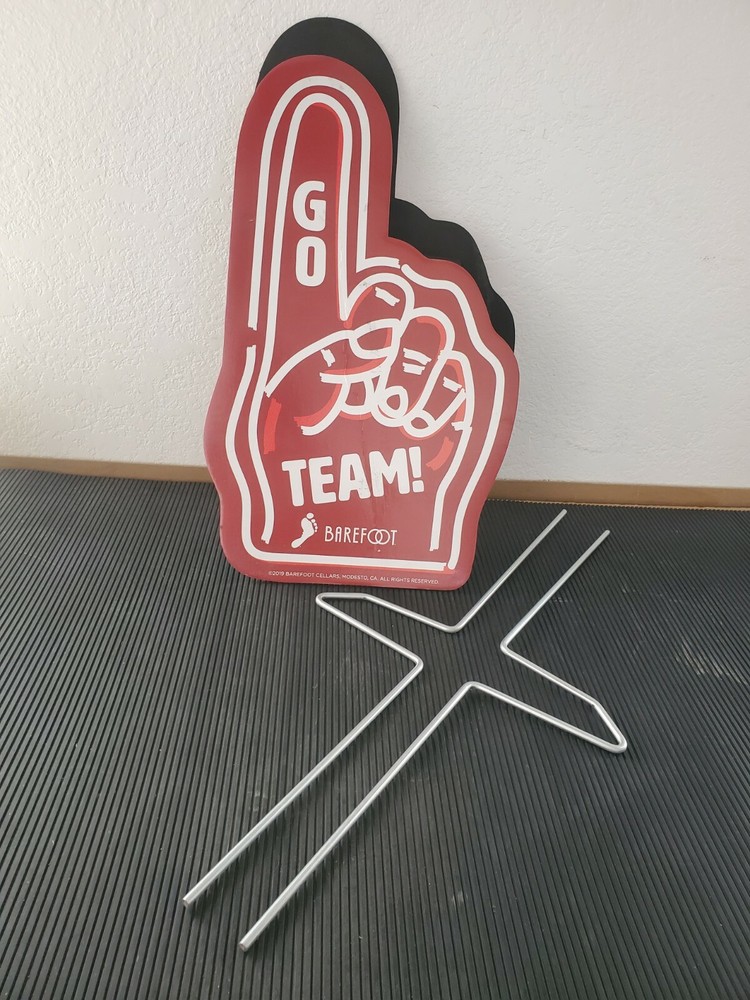 BAREFOOT WINE AND BUBBLY WALL « GO TEAM » ADVERTISING 20&Prime; SIGN WITH STAND STICKS