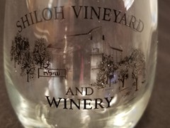 Shiloh Vineyard and Winery WaKeeney KS – Wine Glass – Black Artwork: 3-3/4&Prime; Tall