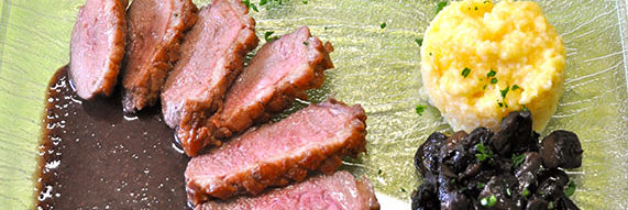 Magret de canard au Fleurie et à la moutarde au moût de raisin
